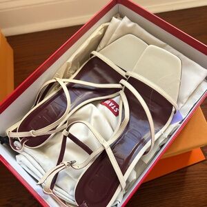 New staud heels in off white